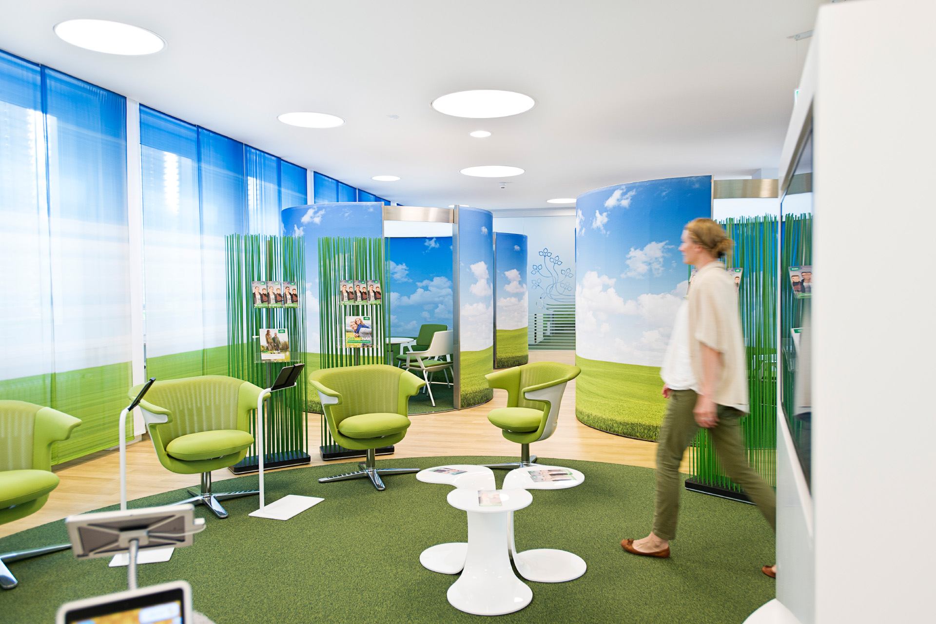 AOK Kundencenter mit Besprechungsinseln